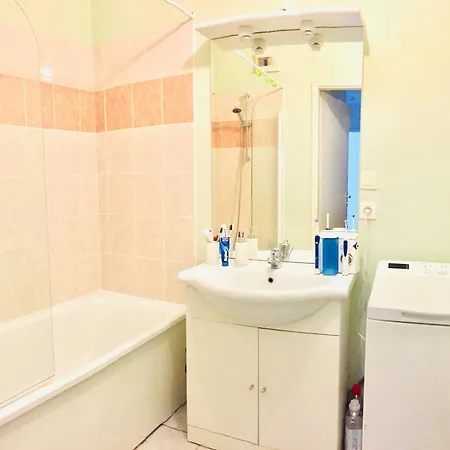 3 Pers - Balcon - Wifi - Parking Prive Apartament *